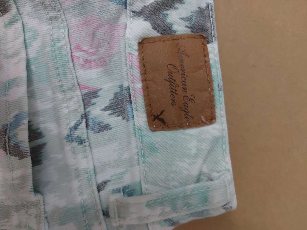 American Eagle Outfitters Stretch Aztec Shorts Size 6