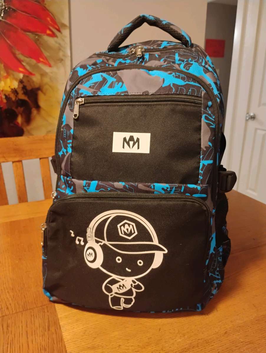 mochila con lonchera