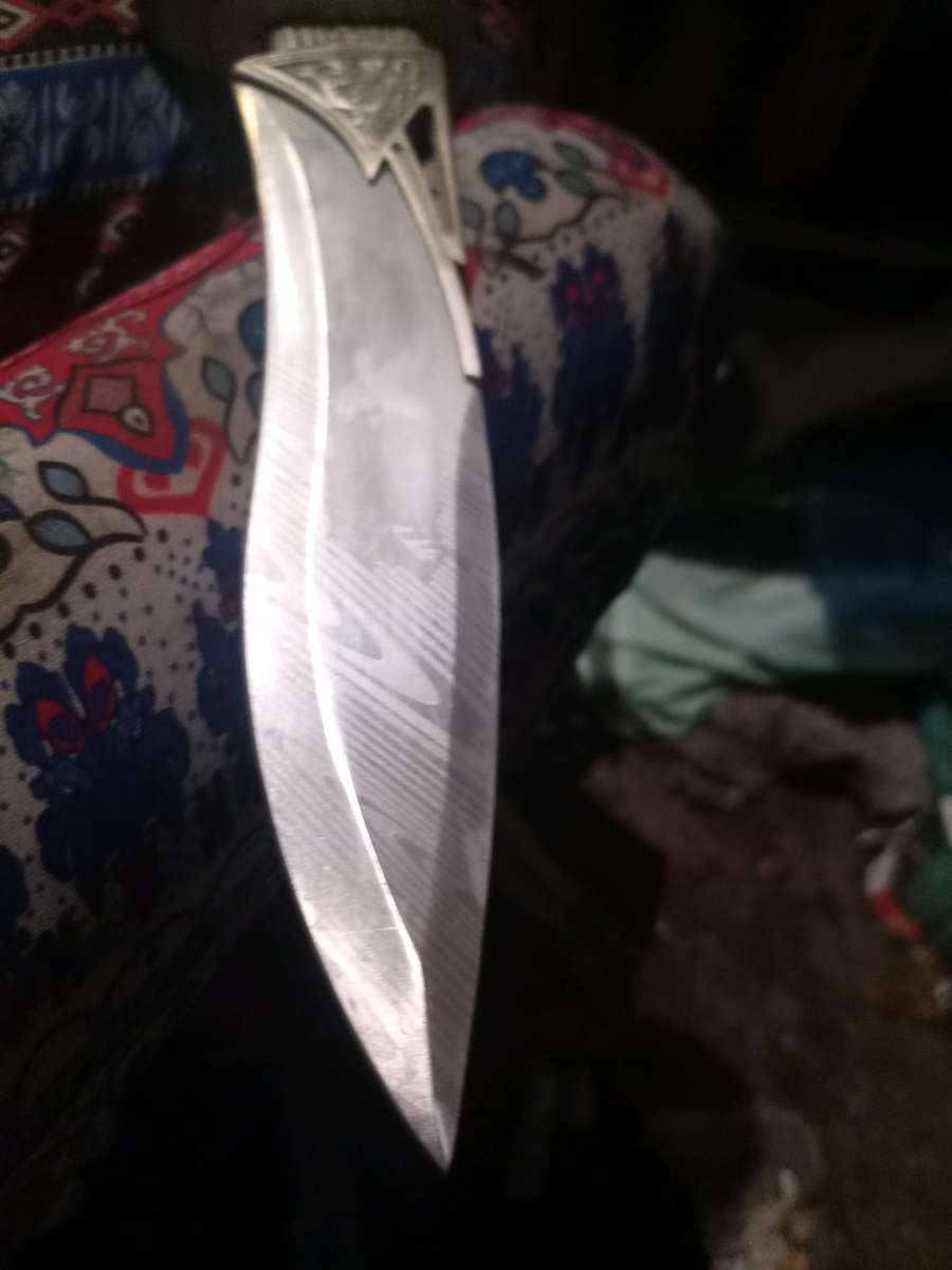 knife with 9in blade