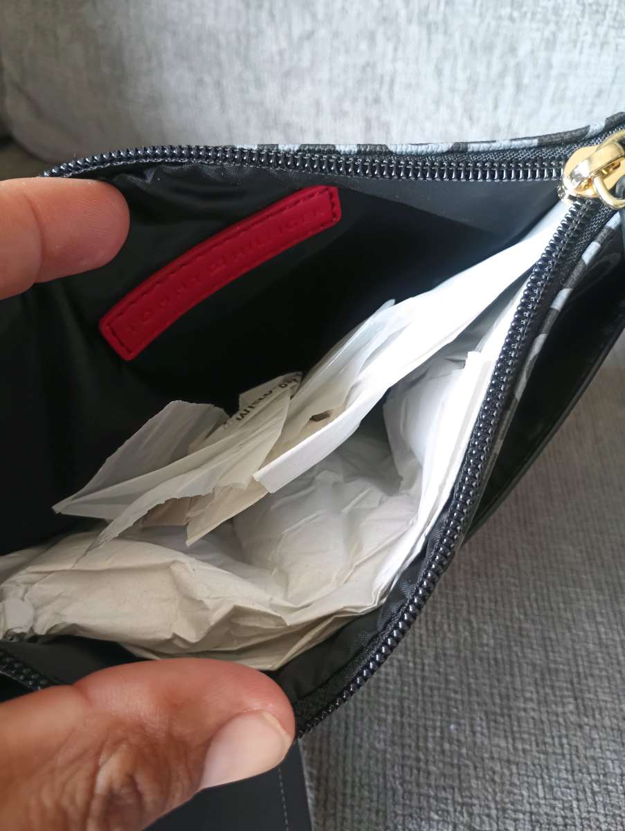 Tommy Hilfiger wristlet Wallet