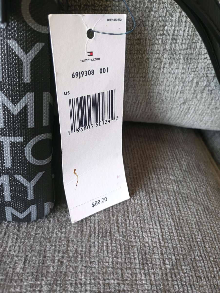 Tommy Hilfiger wristlet Wallet