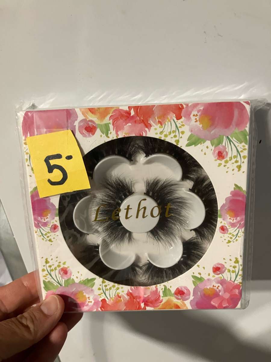 unopened fake eye lashes