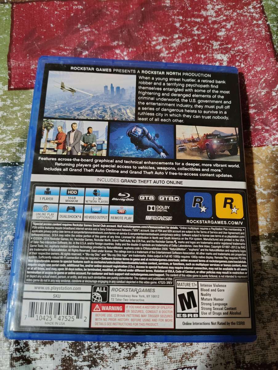 GTA Five PS4 Disc looks brand new still has map