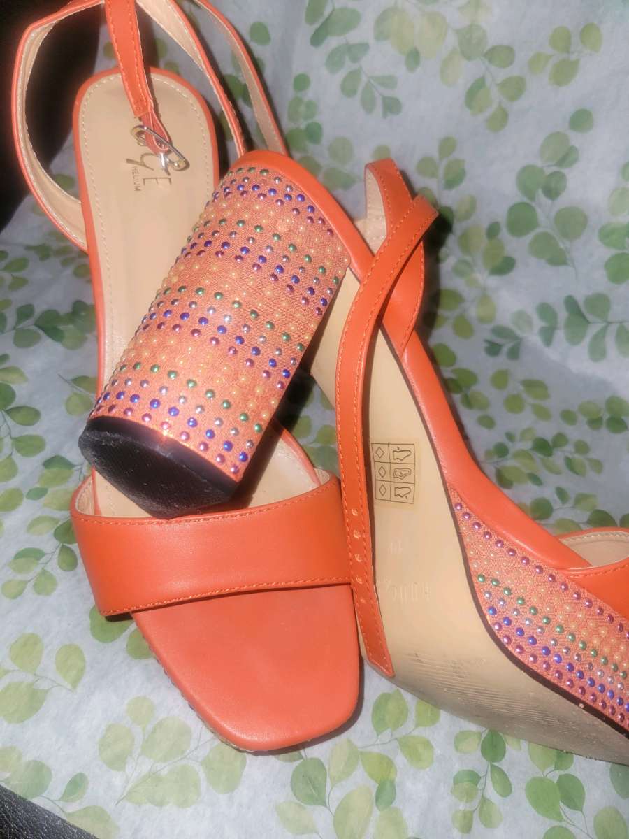 ORANGE SEQUENCE SANDALS