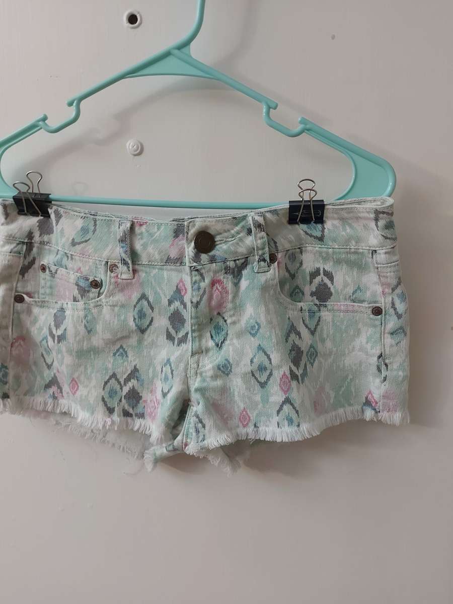 American Eagle Outfitters Stretch Aztec Shorts Size 6