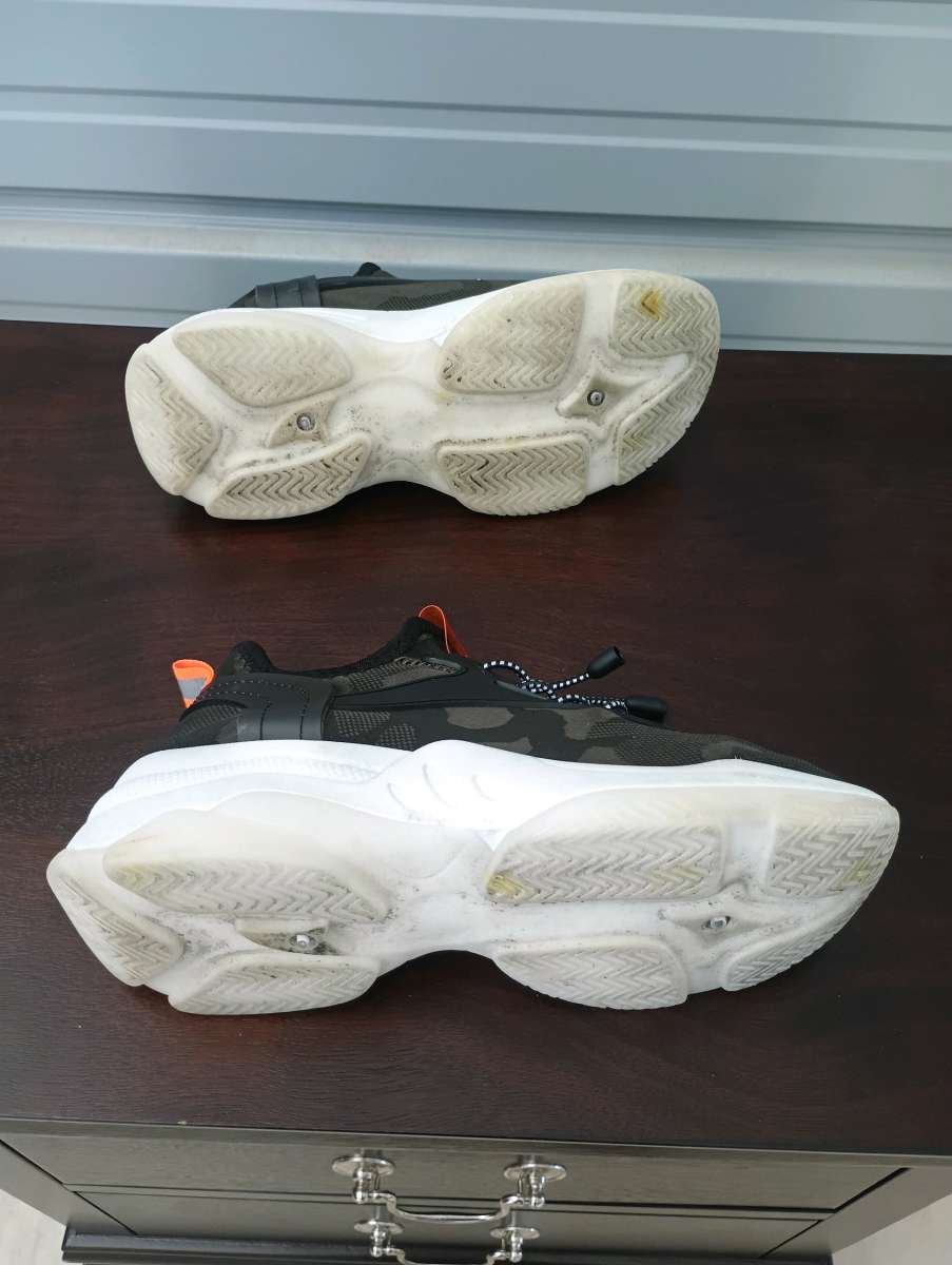 Bebe Sport Keyra Camo lace up Sneaker Size 8