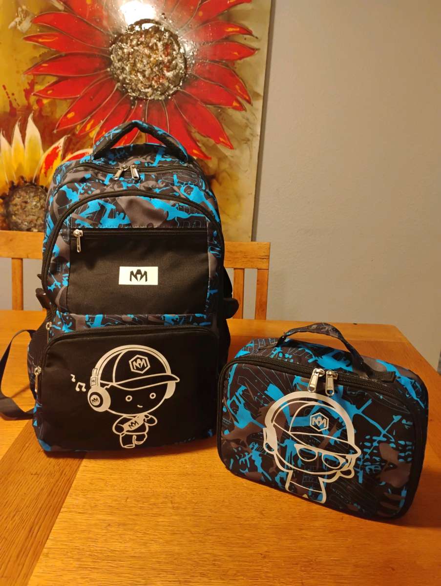 mochila con lonchera