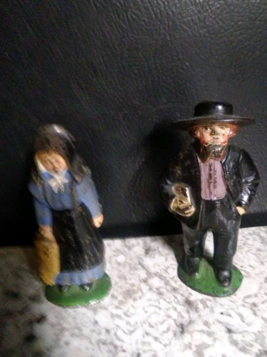 2 cast iron Amish people