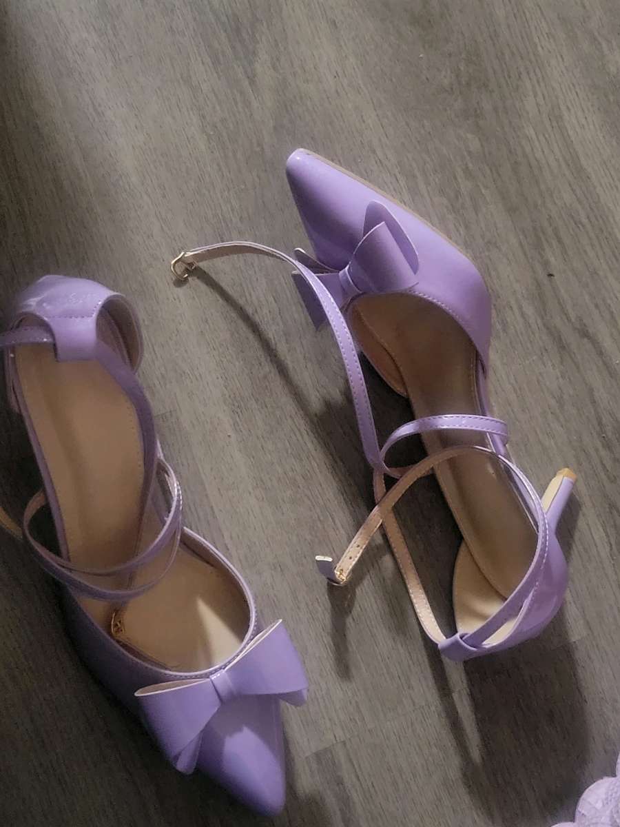Lavender pointed to shoe