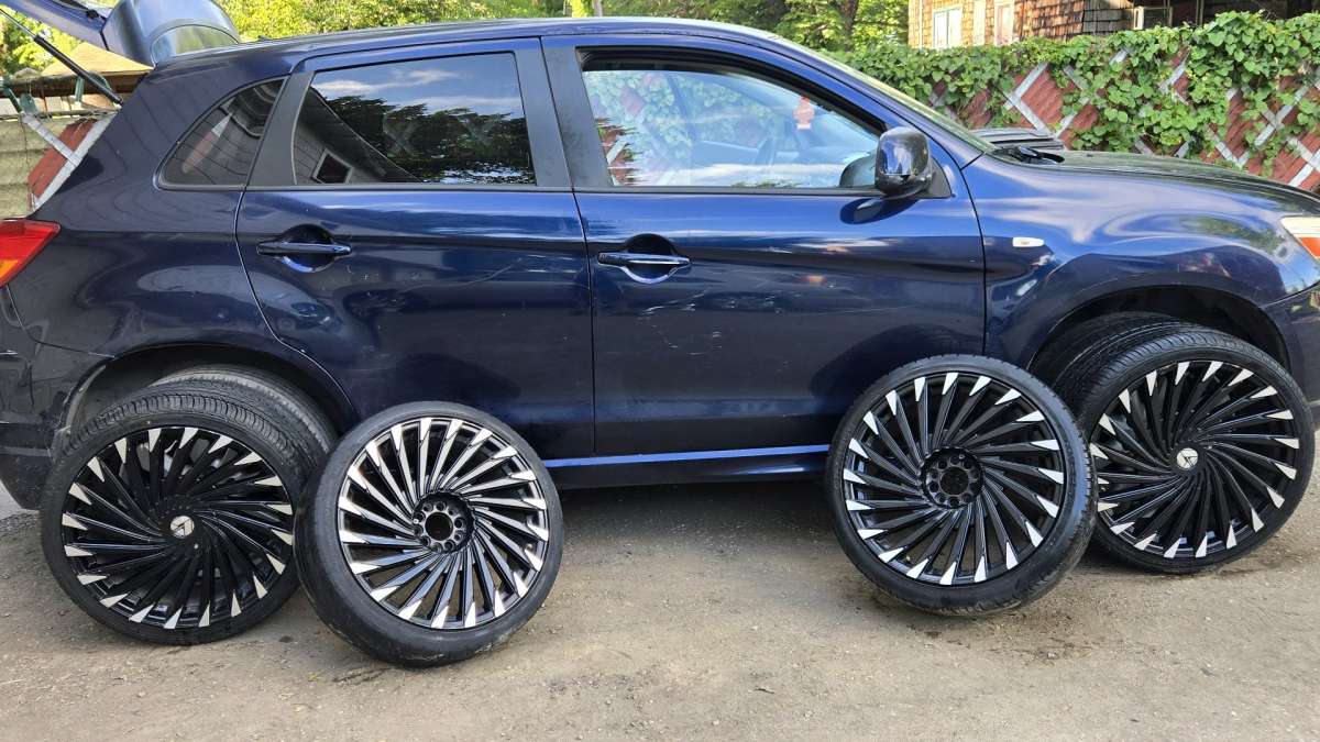 20 inch AZARA RIMS and tires