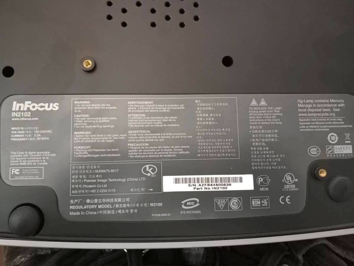 InFocus IN2102 Projector With Remote