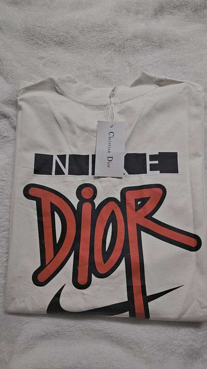 Hermosa Camisa Nike y cristian dios Talla L Para Hombre