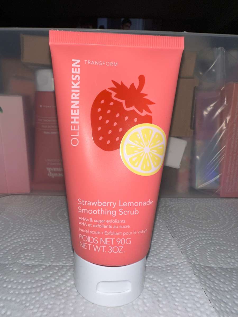 OLEHENRIKSEN Strawberry Lemonade Smoothing Scrub