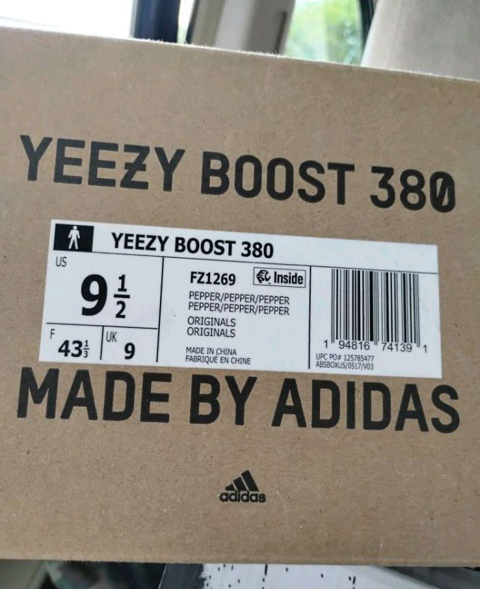 Adidas Yeezy boost 380 men size 9 half