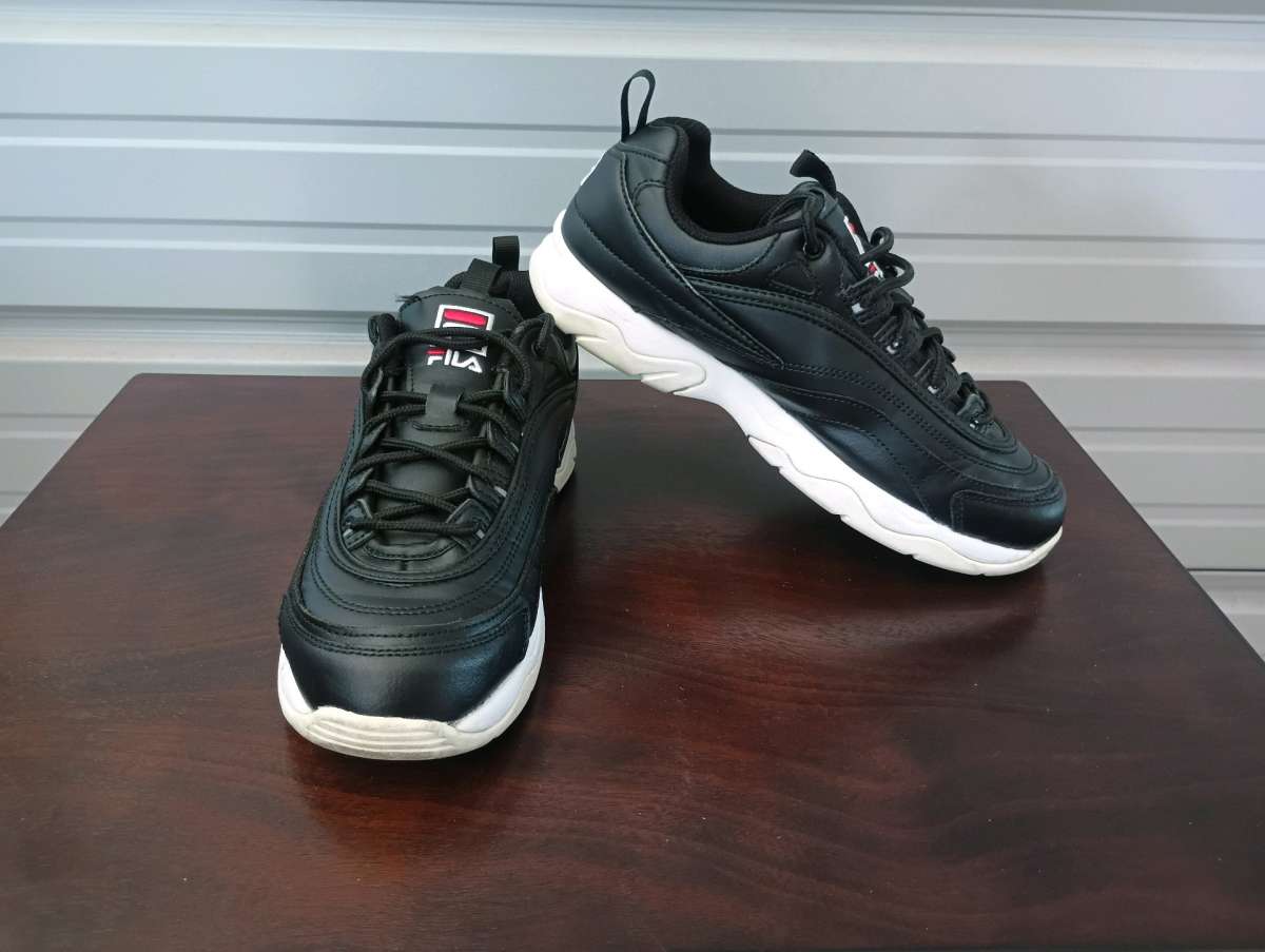 FILA Shoes Womens Sneaker size 8 Low Top Leather Lace Up Ath