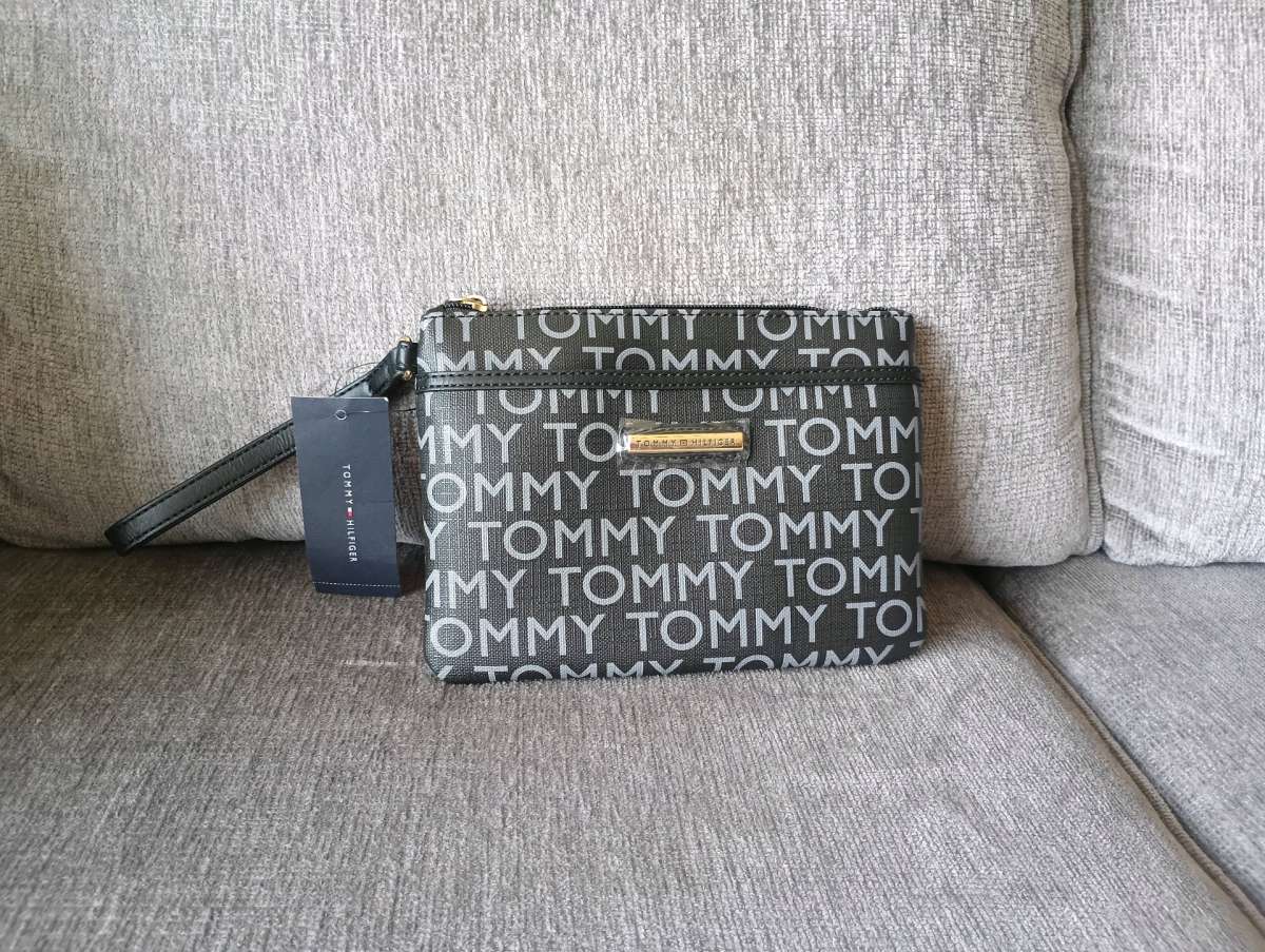 Tommy Hilfiger wristlet Wallet
