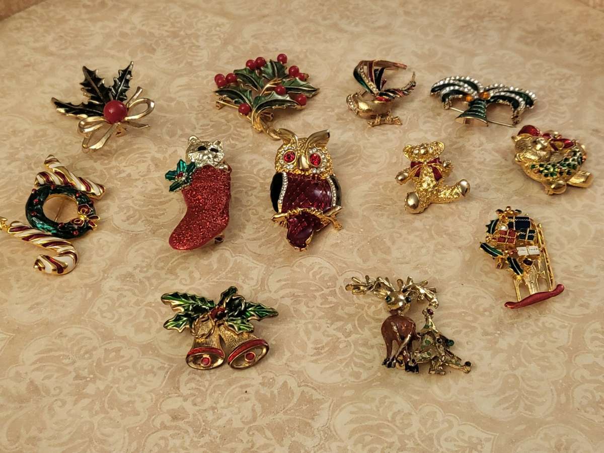 COLLECTION  OF HOLIDAY  BROOCHES
