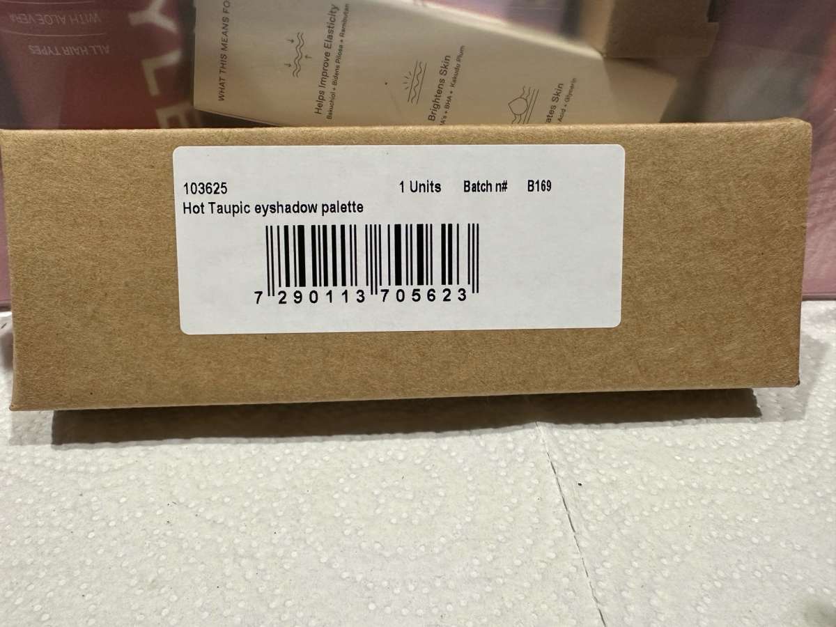 Natasha Denona Hot Taupic eyeshadow palette