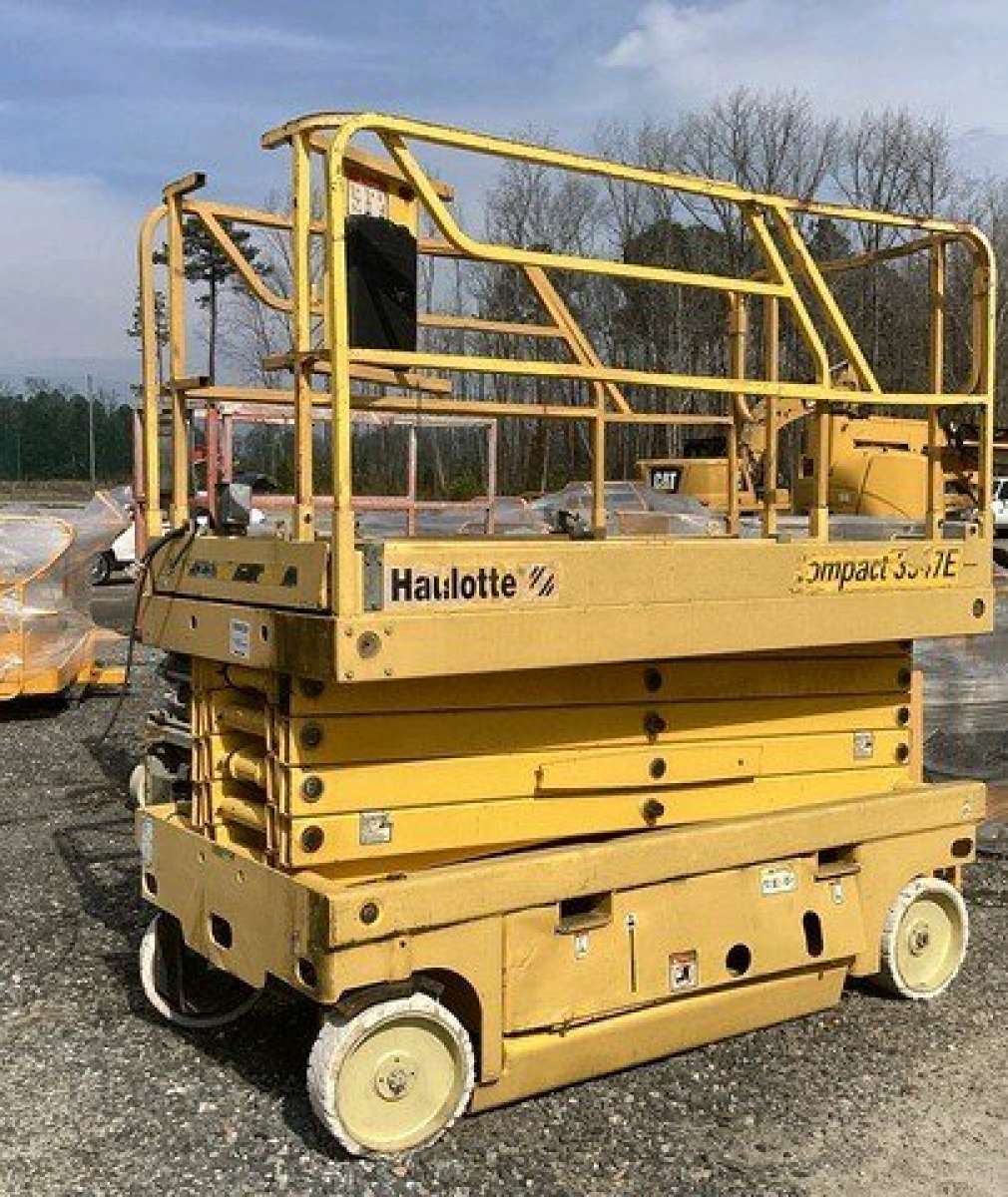 33 ft Scissor Lift
