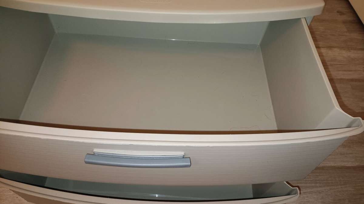 2 storage drawers
