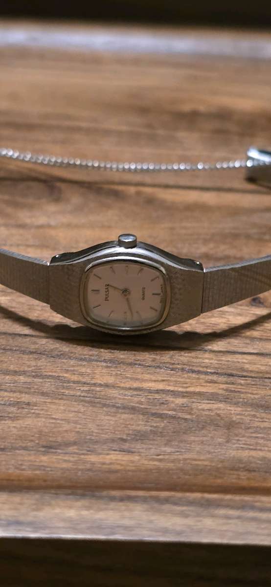 vintage ladies pulsar quartz watch