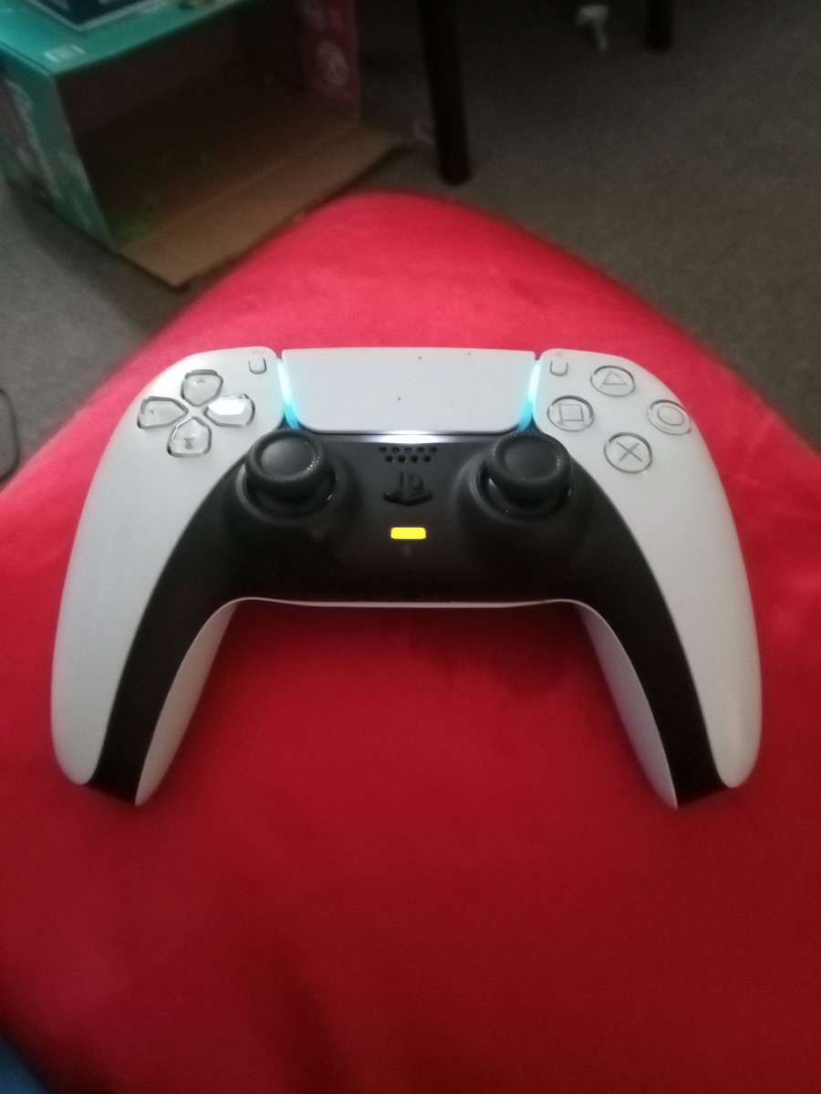 ps5 with 1 controller and 3 games