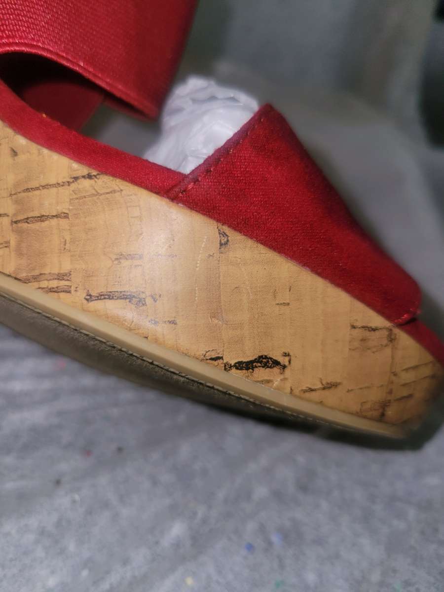 CANDY APPLE RED WEDGES