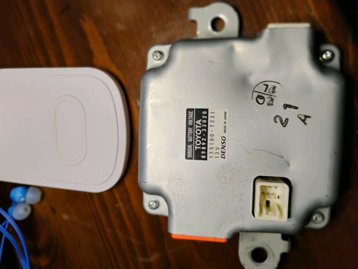 2014 Toyota Camry Hybrid Battery Voltage Sensor