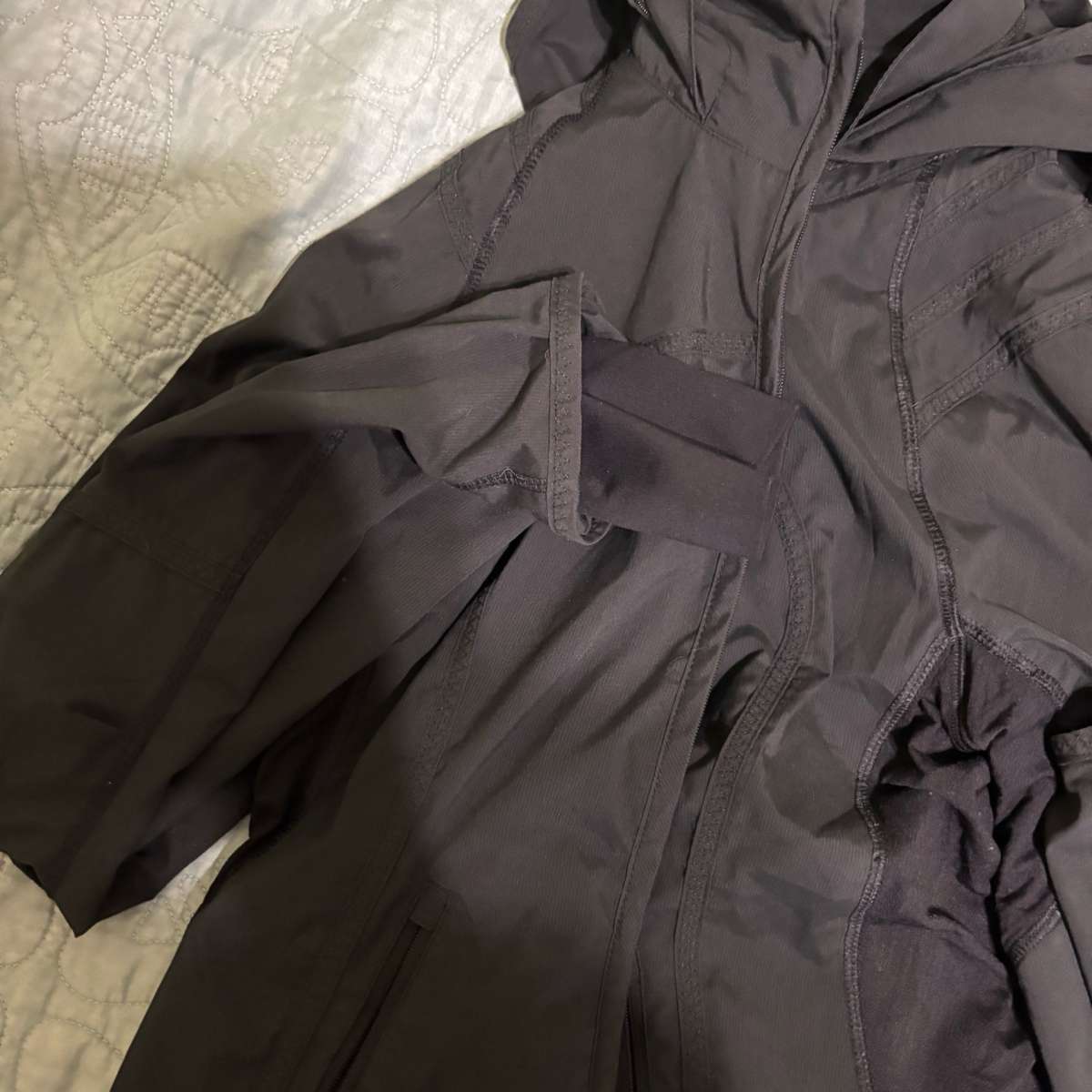 lululemon jacket size 4