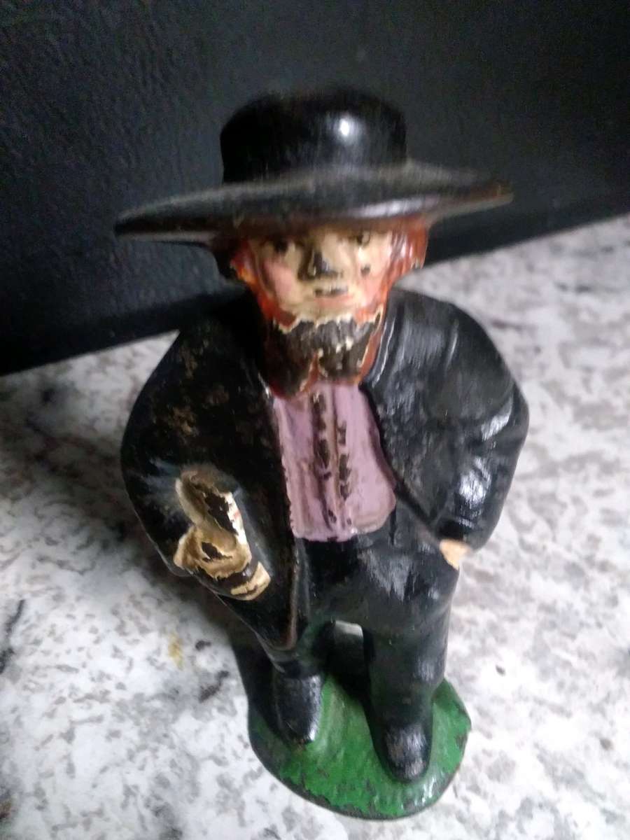 2 cast iron Amish people