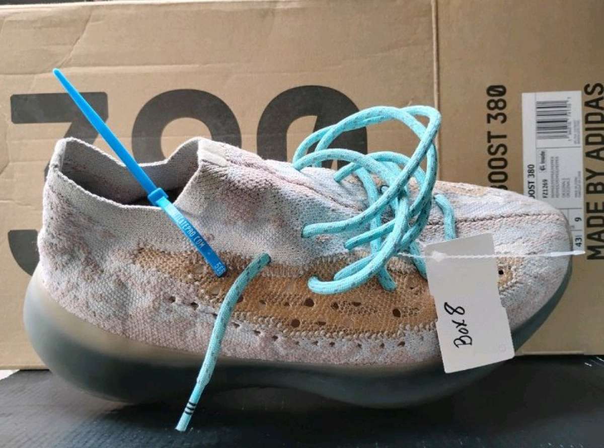 Adidas Yeezy boost 380 men size 9 half