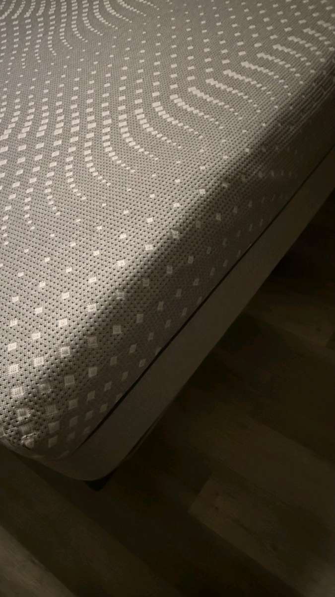 posturepedic hybrid valley road white queen mattress
