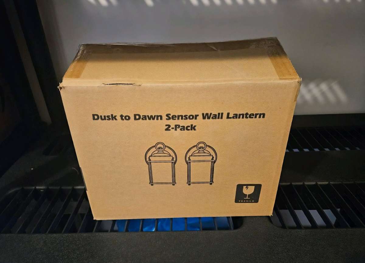 Dusk till Dawn outdoor wall lighting