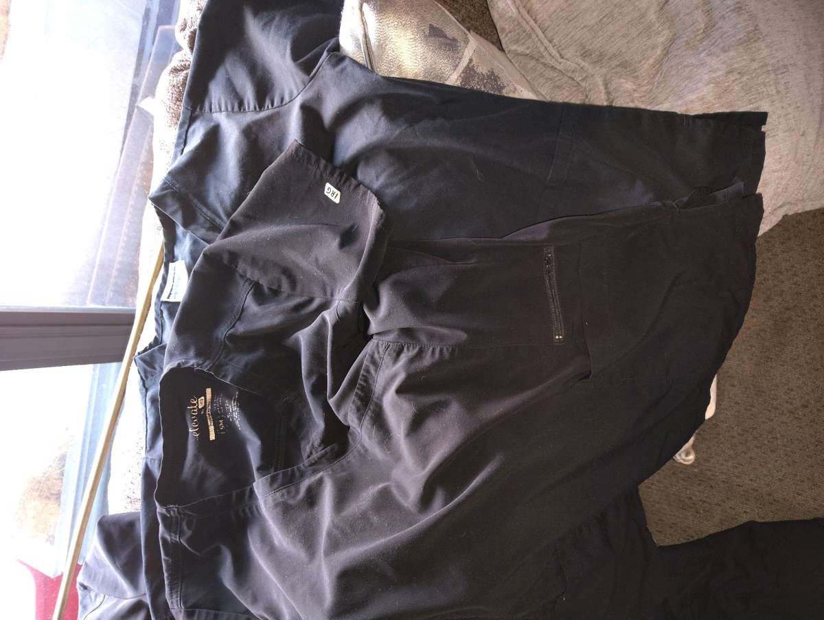 scrubs black small
