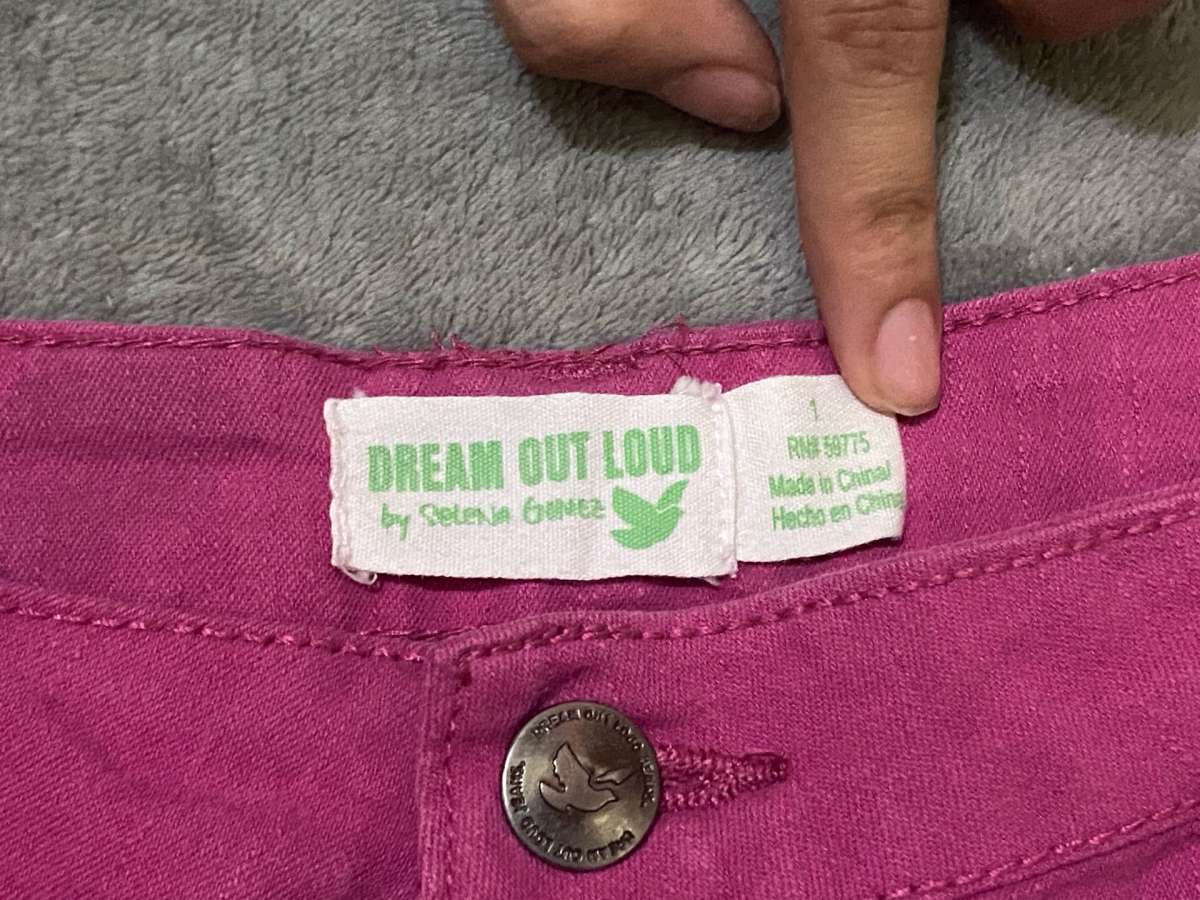 pink dream out loud by selena gomez