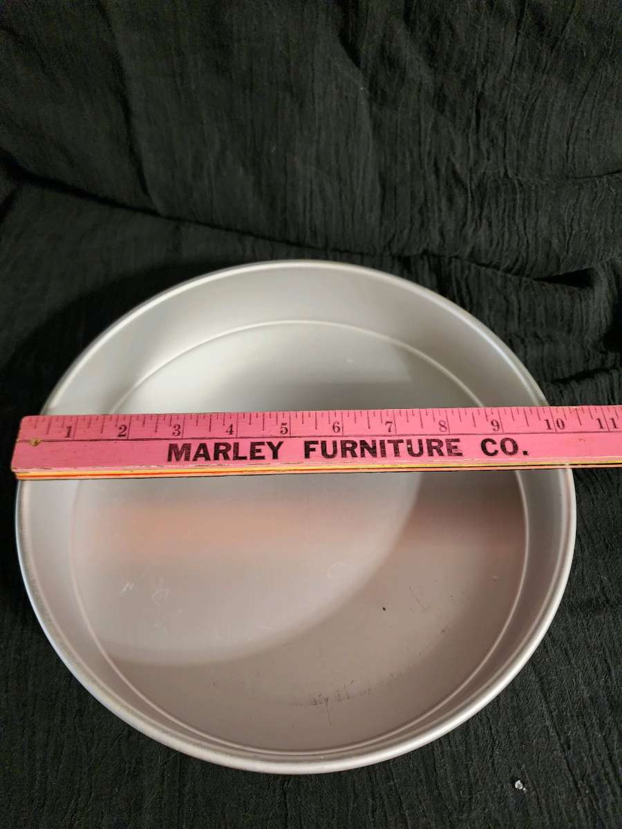 set of 4 Wilton cake pans