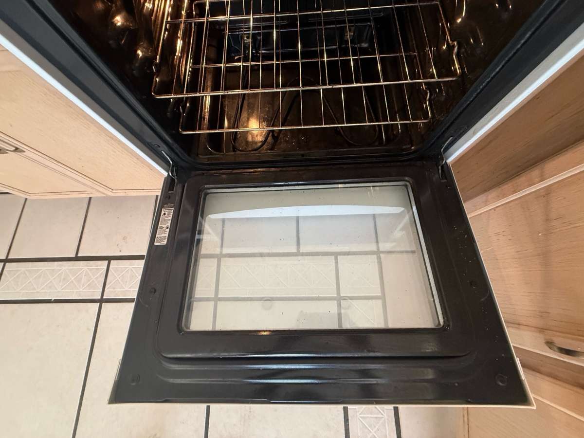 Kenmore Electric Range  2 Years Old  Excellent Condition