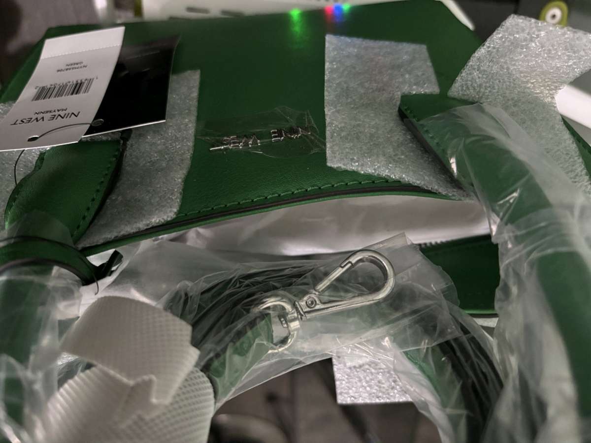 New Nine West green purse