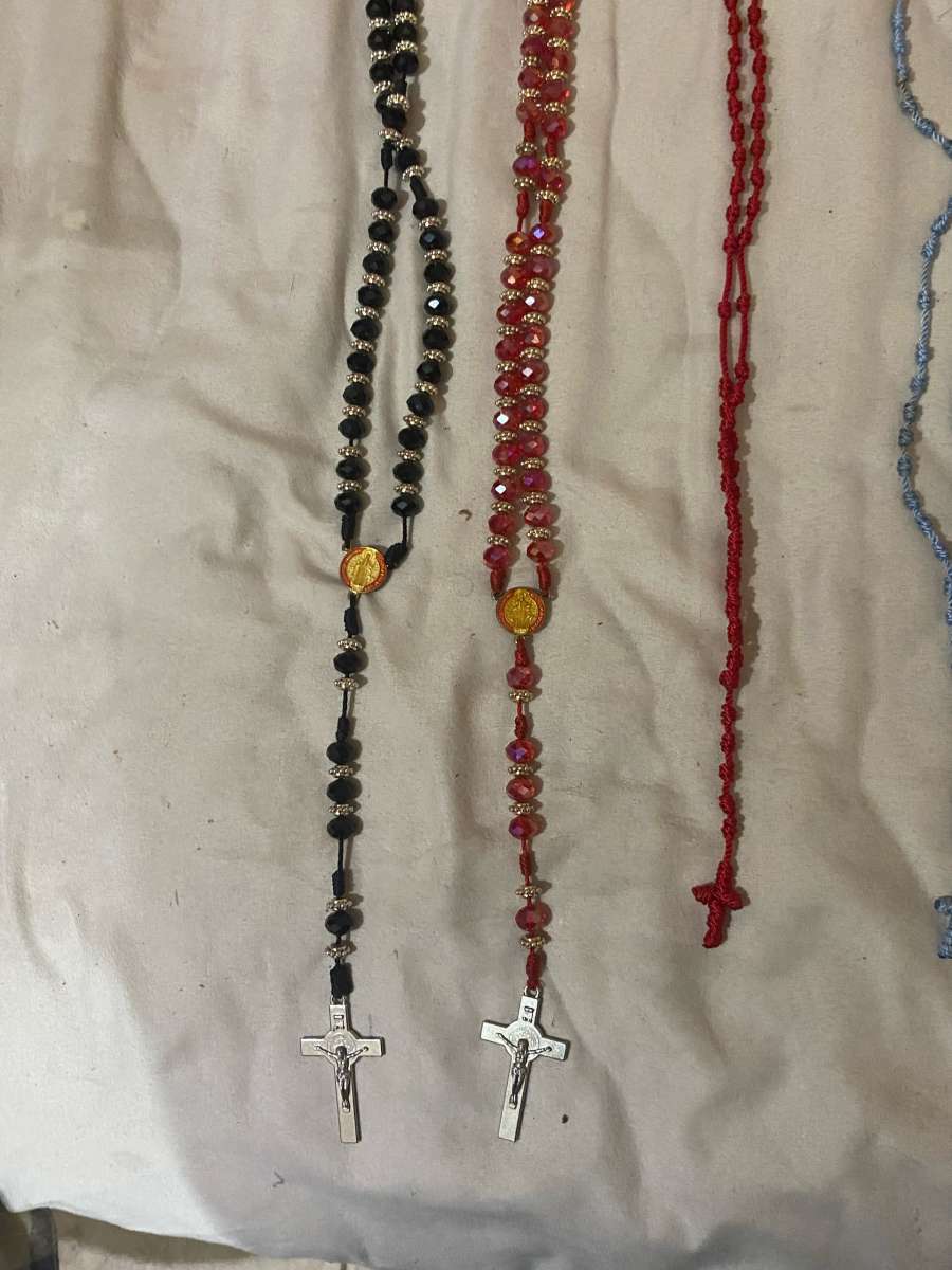 rosarios y pulseras