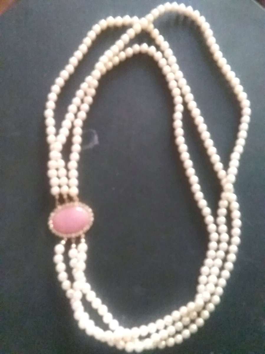 pearl necklace with pendant