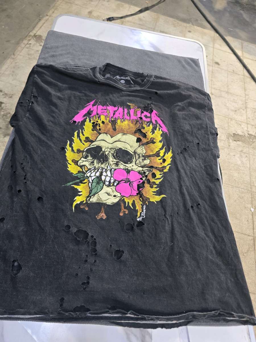 Metallica shirt size os