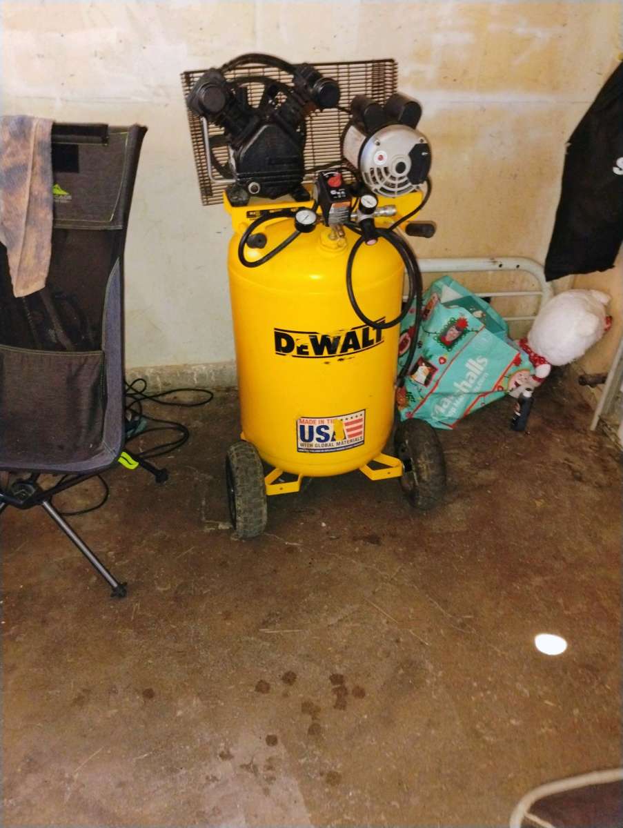 DEWALT AIR COMPRESSOR
