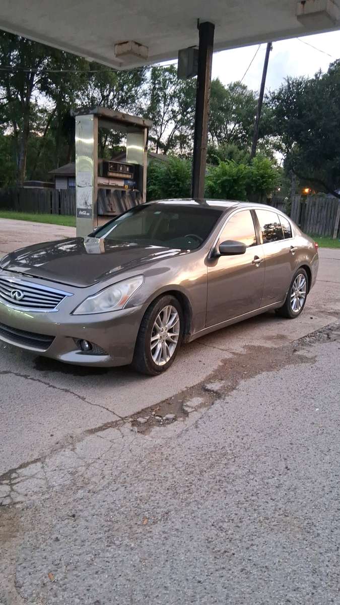 2011 INFINITI G37