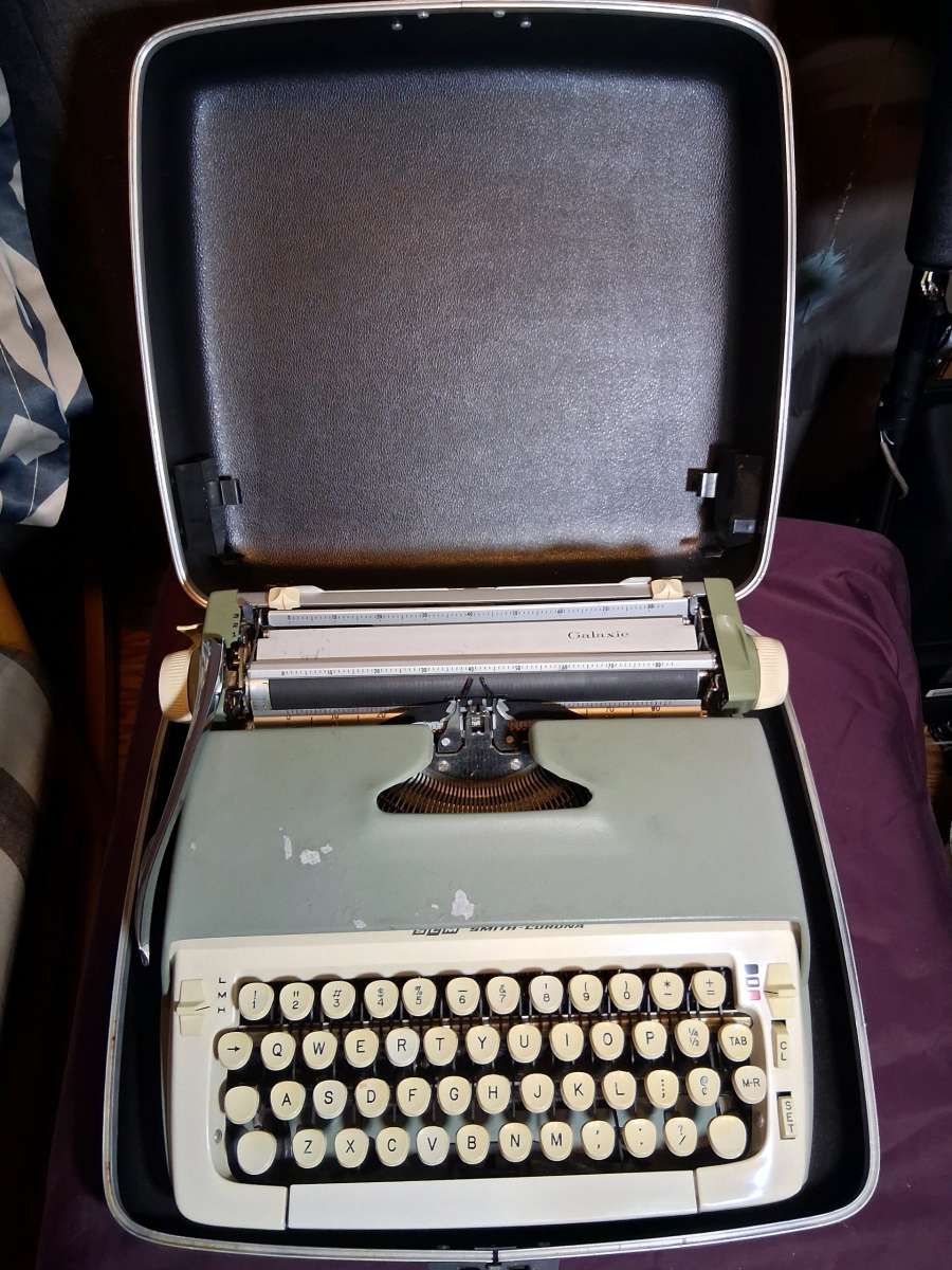 1960s Galaxie typewriter antique collectible
