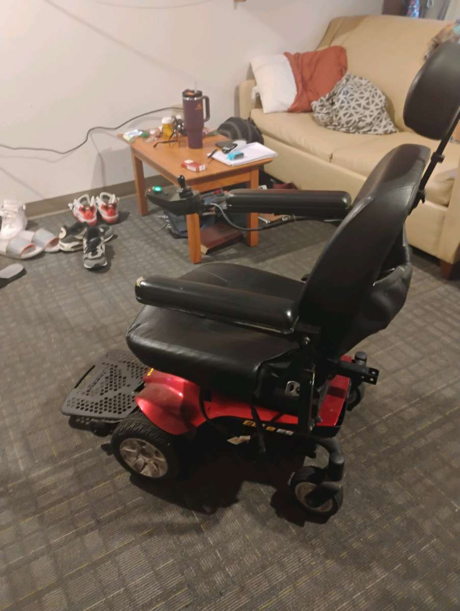 Jazzy Elite es power chair
