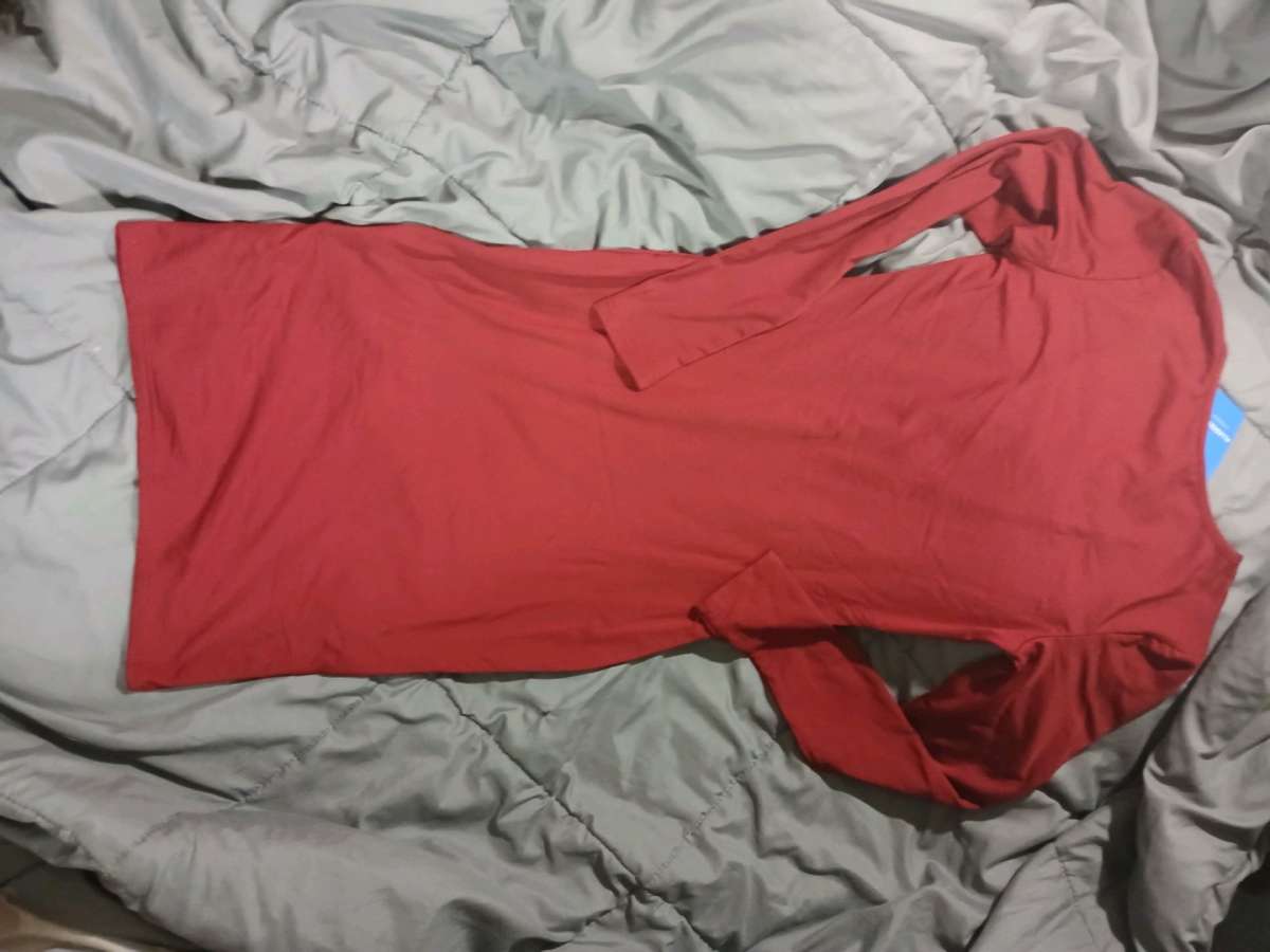 Ladies NWT size small burgany dress