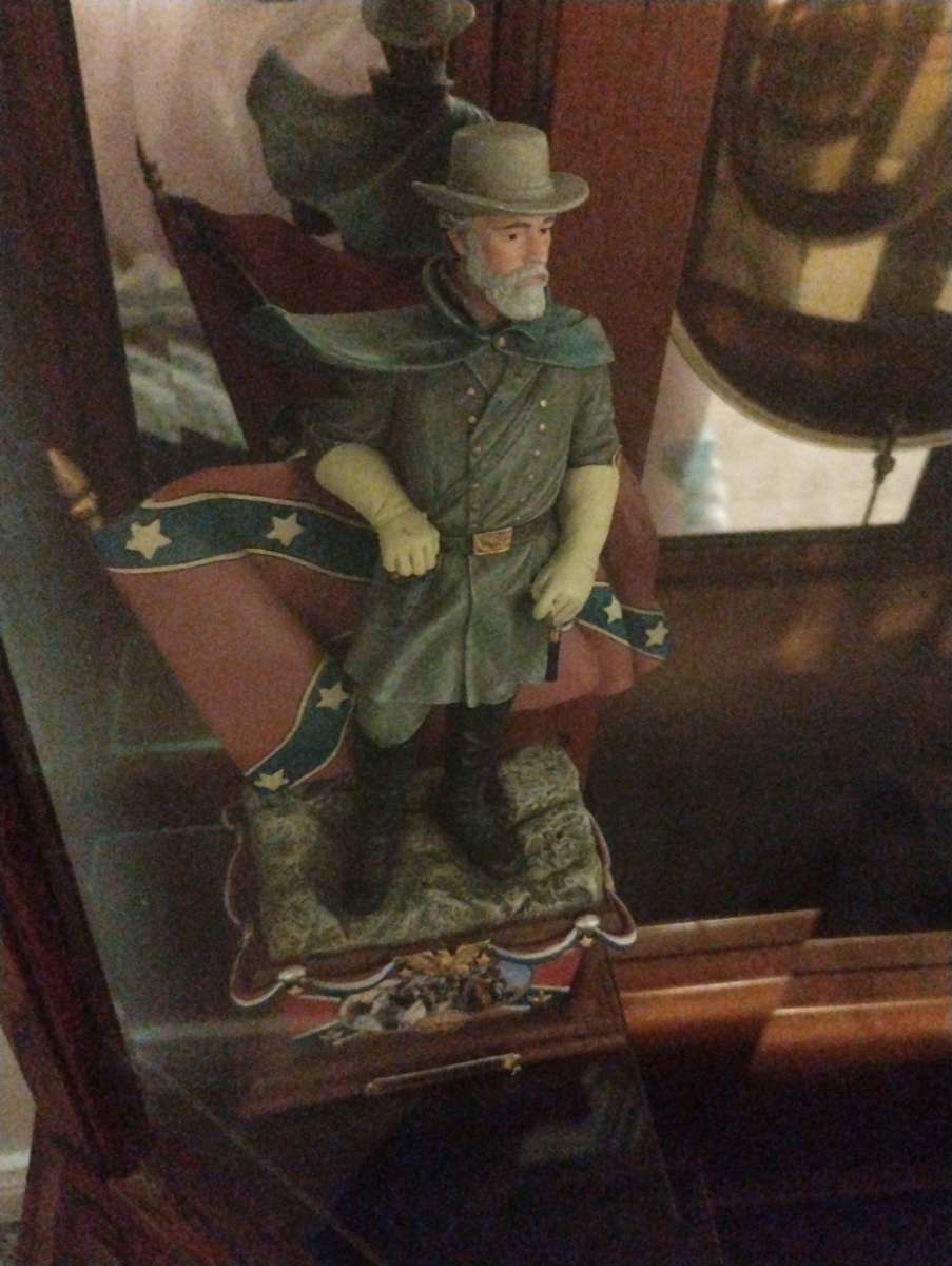 confederate army statue