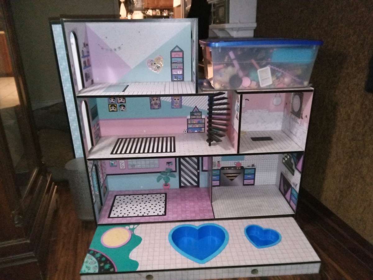Lol Doll House with dolls