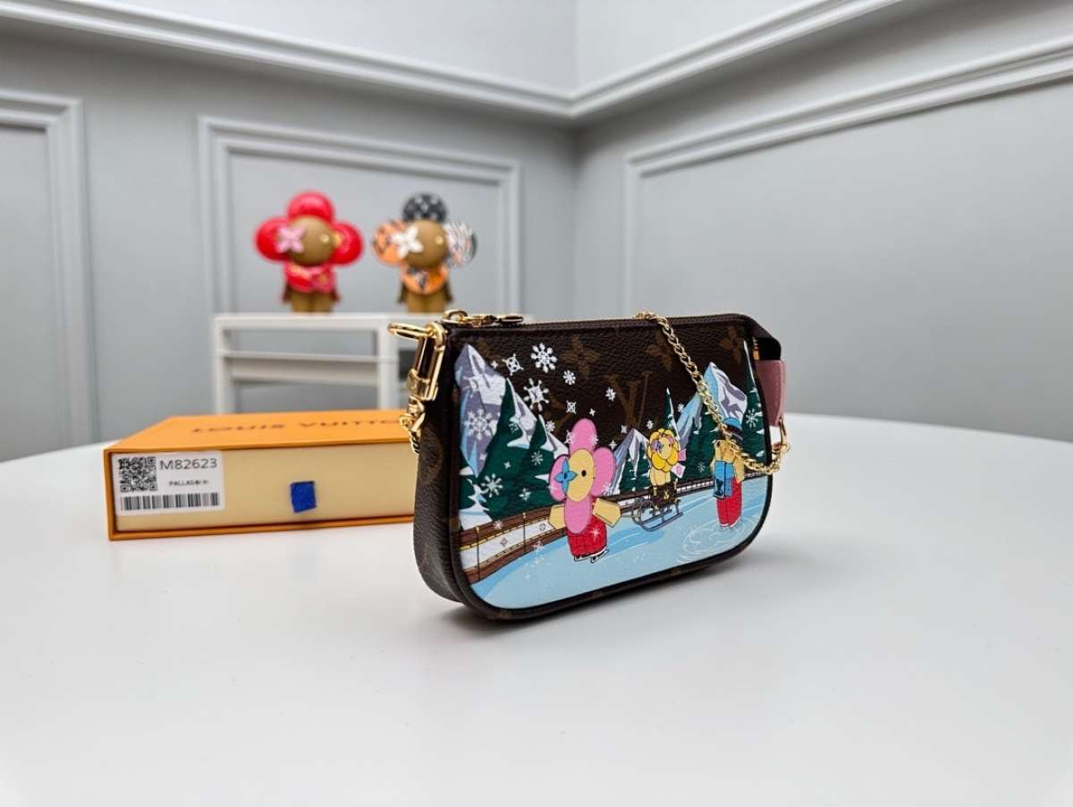 LOUIS VUITTON Limited Edition Monogram Canvas Christmas 2022