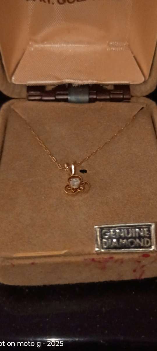 14 kart gold necklace